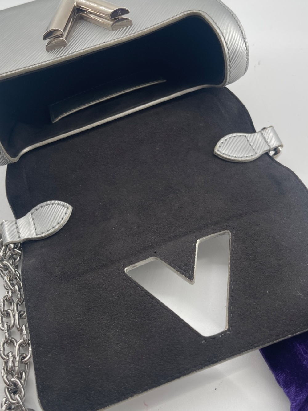 Louis Vuitton Epi Leather Twist MM - Picture 14 of 14